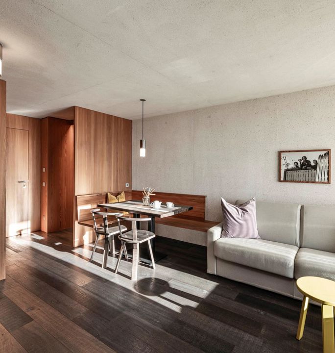 The living area with kitchenette of the apartments Cortina 1932 and Marmolata 1928